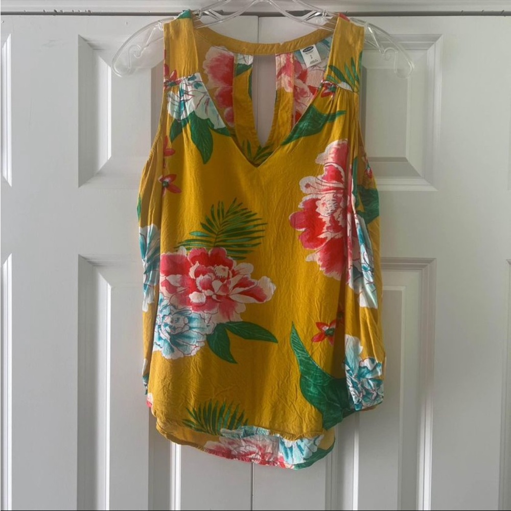 ⭐️ Old Navy Tropical Blouse